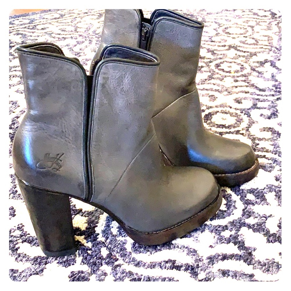 NEW John Fluevog Leather black booties.